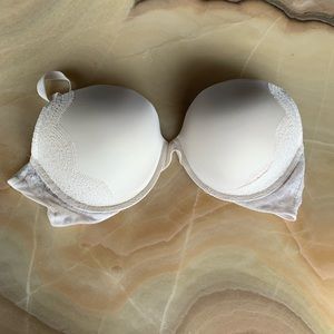 Victoria’s Secret White Dream Angels Push Up Bra